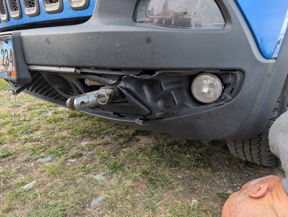 Broken tow bar weld discovered on the Jeep frame the day before leaving Alaska — car not safe to tow