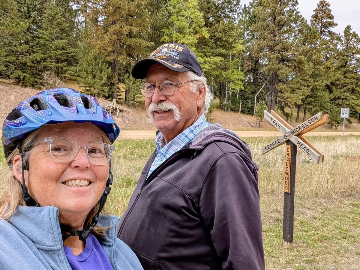 Back on the trail, headed south from Dumont